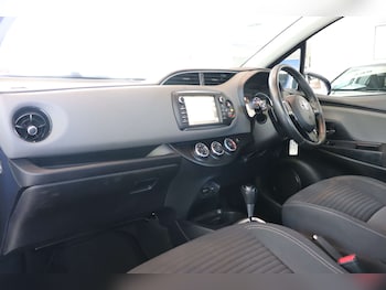 Used Toyota Yaris 2017 for sale - 75611820: Photo