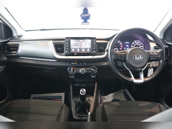 Used Kia Stonic 2019 for sale - 76577472: Photo