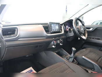 Used Kia Stonic 2019 for sale - 76577472: Photo