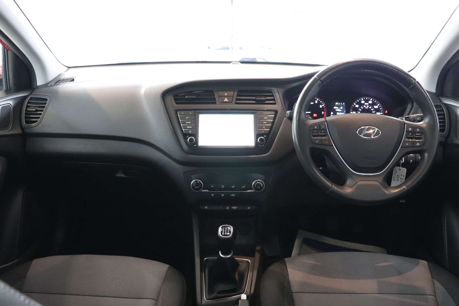 Used Hyundai i20 2017 for sale - 77326132: Photo 3