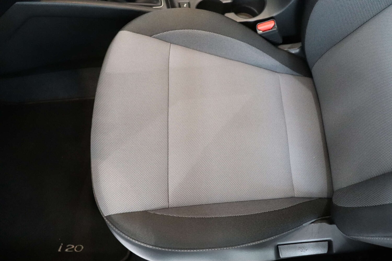 Used Hyundai i20 2017 for sale - 77326132: Photo 40