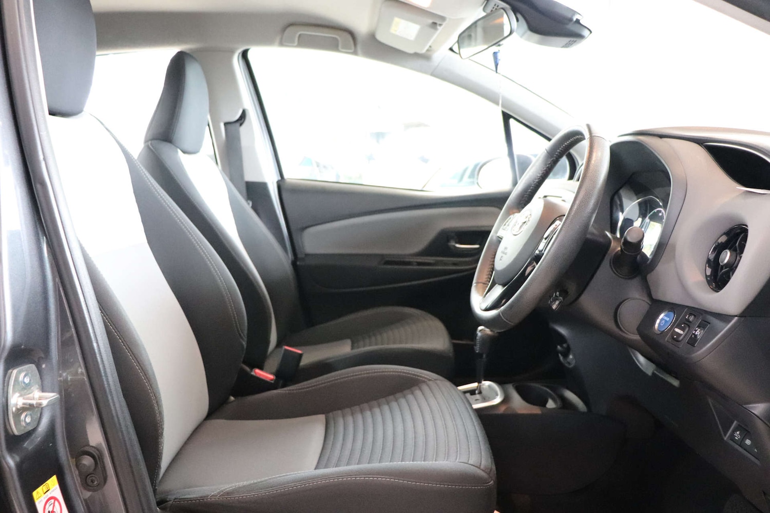 Used Toyota Yaris 2018 for sale - 76600596: Photo 19