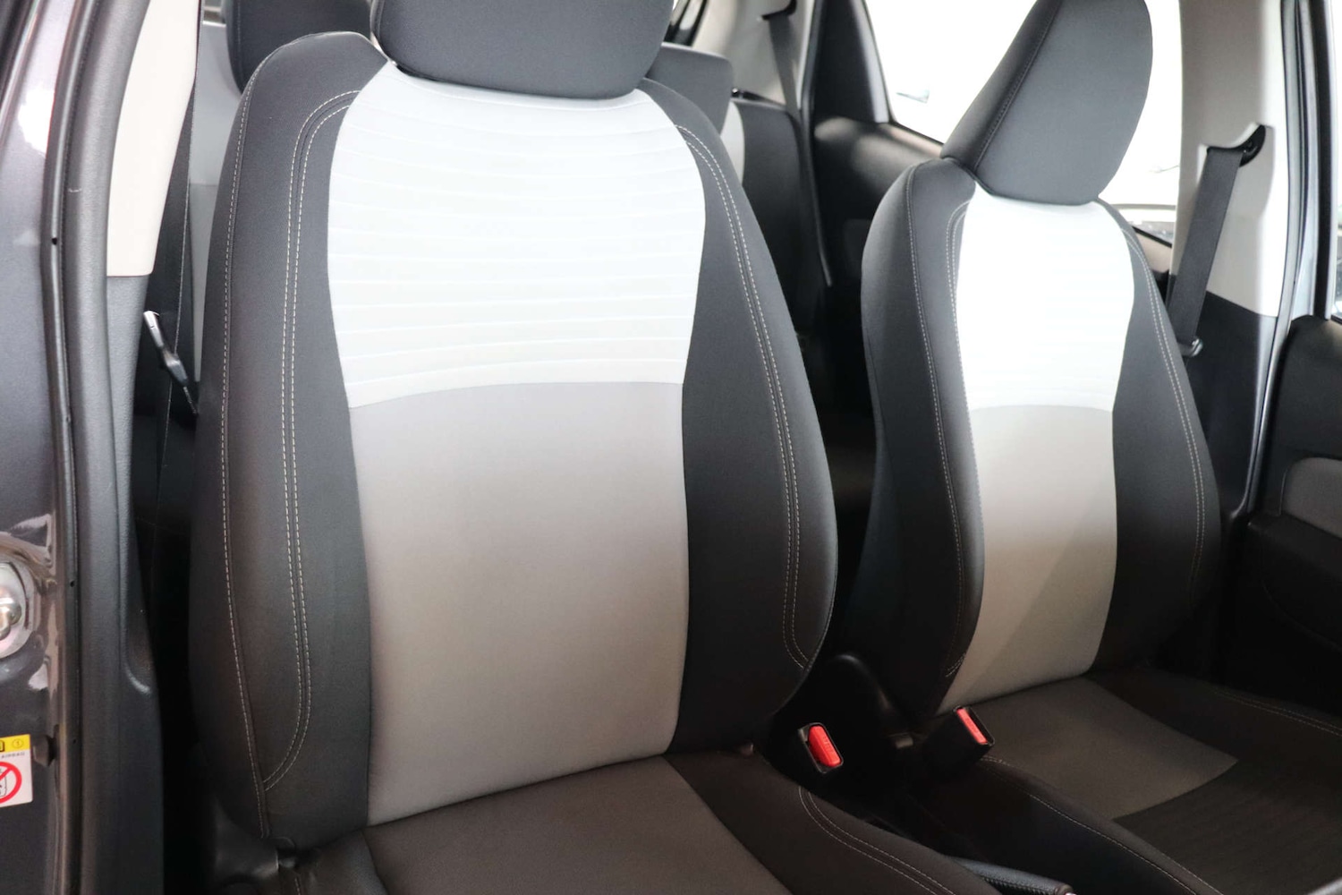 Used Toyota Yaris 2018 for sale - 76600596: Photo 23