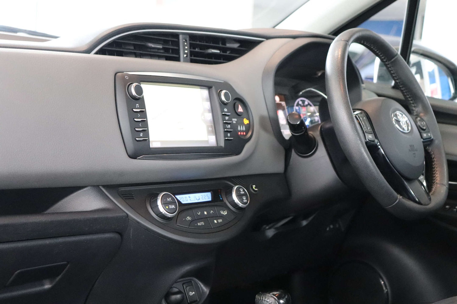Used Toyota Yaris 2018 for sale - 76600596: Photo 37