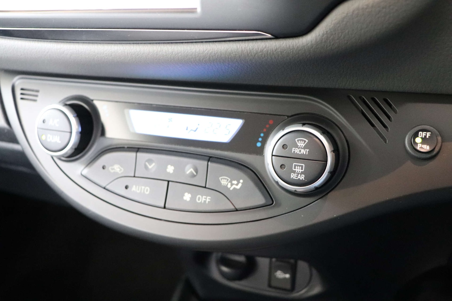 Used Toyota Yaris 2018 for sale - 76600596: Photo 45