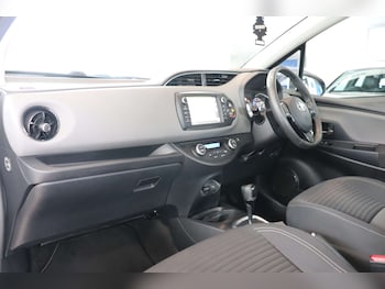 Used Toyota Yaris 2018 for sale - 76600596: Photo