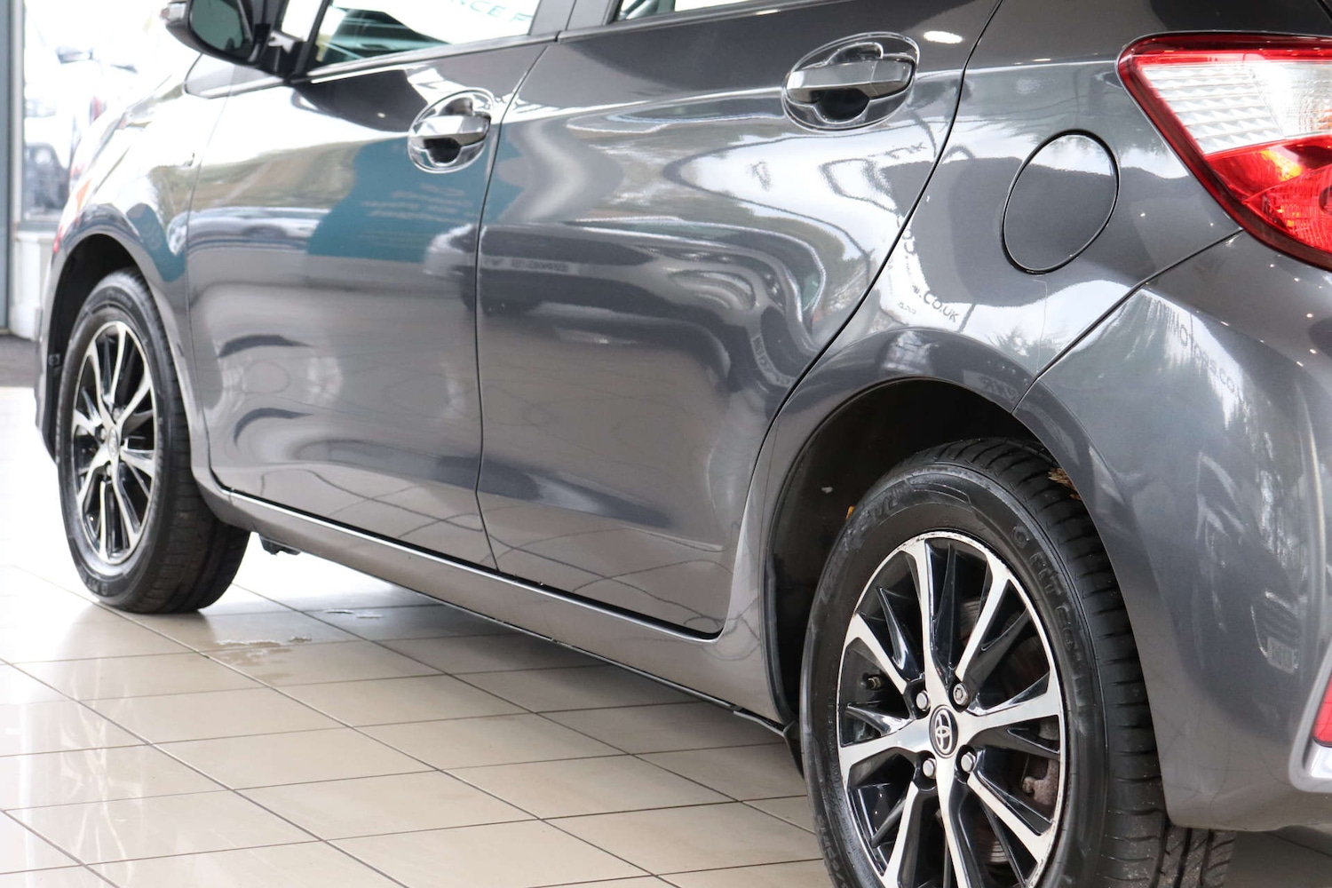 Used Toyota Yaris 2018 for sale - 76600596: Photo 77