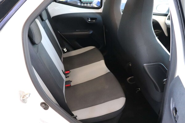 Used Toyota AYGO 2018 for sale - 76068185: Photo 26