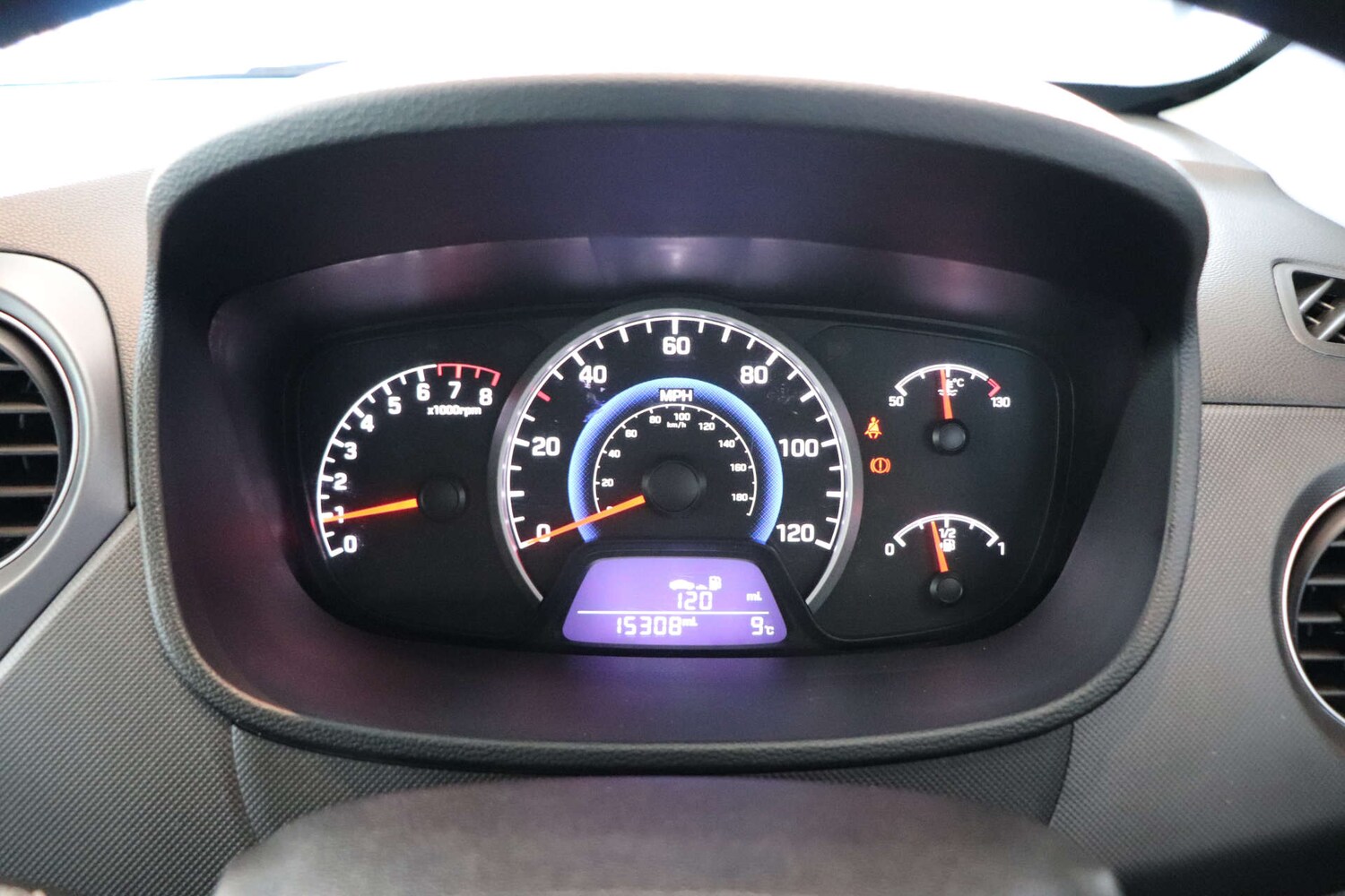 Used Hyundai i10 2018 for sale - 76027737: Photo 40