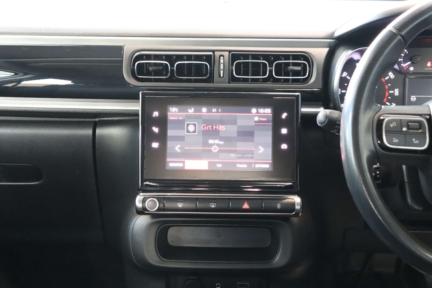 Used Citroen C3 2018 for sale - 76427142: Photo 15