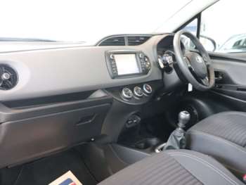 Used Toyota Yaris 2019 for sale - 74856353: Photo