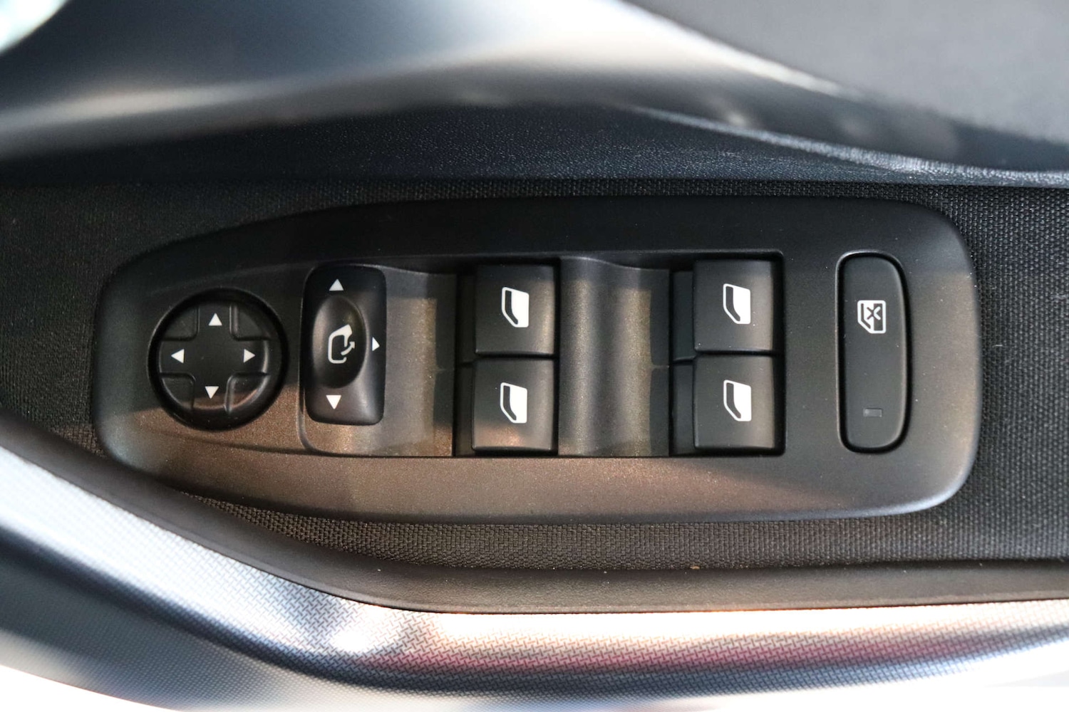 Used Peugeot 2008 2018 for sale - 76628297: Photo 27