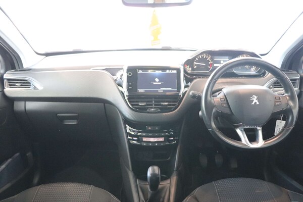 Used Peugeot 208 2019 for sale - 76105308: Photo 14
