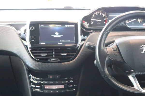 Used Peugeot 208 2019 for sale - 76105308: Photo 16