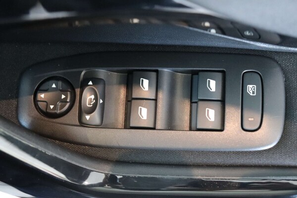 Used Peugeot 208 2019 for sale - 76105308: Photo 27