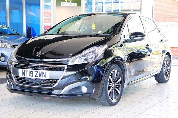 Used Peugeot 208 2019 for sale - 76105308: Photo 2