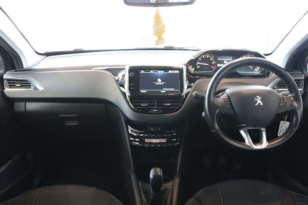 Used Peugeot 208 2019 for sale - 76105308: Photo 3