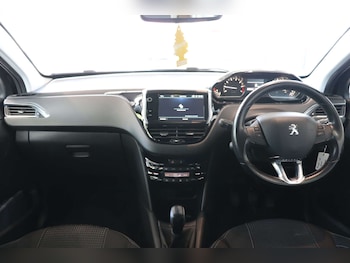 Used Peugeot 208 2019 for sale - 76105308: Photo 3