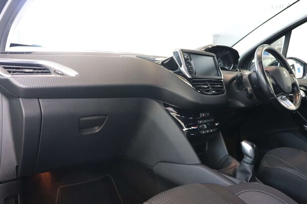 Used Peugeot 208 2019 for sale - 76105308: Photo 4