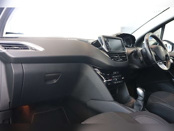 Used Peugeot 208 2019 for sale - 76105308: Photo 4