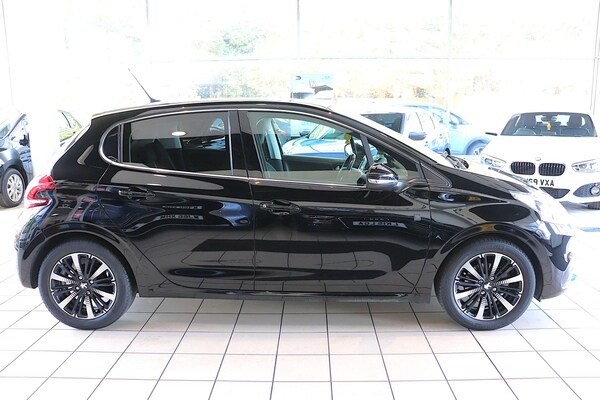Used Peugeot 208 2019 for sale - 76105308: Photo 9