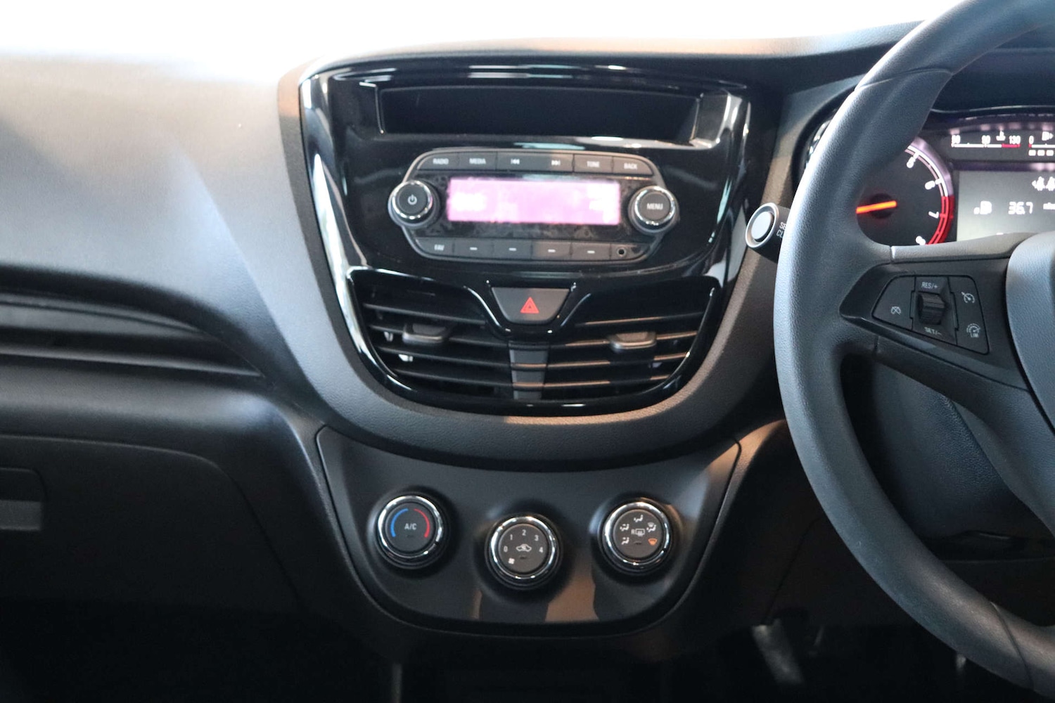Used Vauxhall Viva 2016 for sale - 77285508: Photo 15