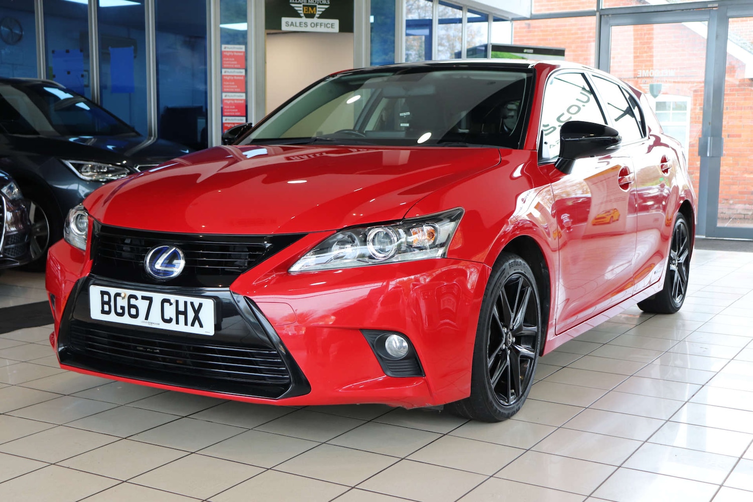 Used Lexus CT 2017 for sale - 76556053: Photo 2