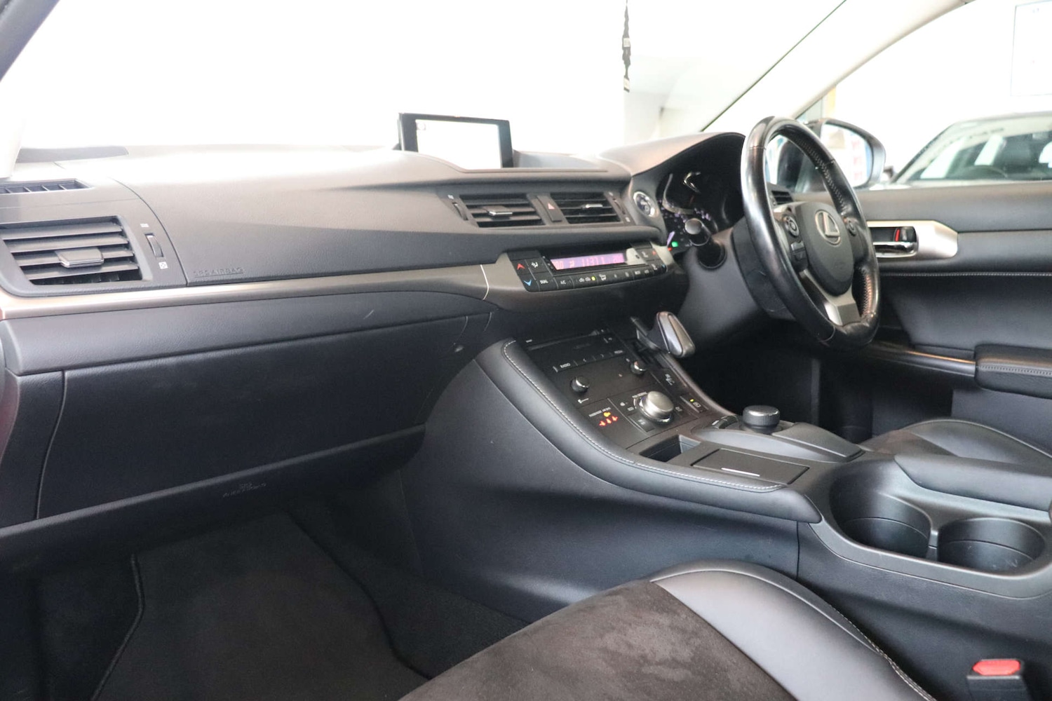 Used Lexus CT 2017 for sale - 76556053: Photo 4