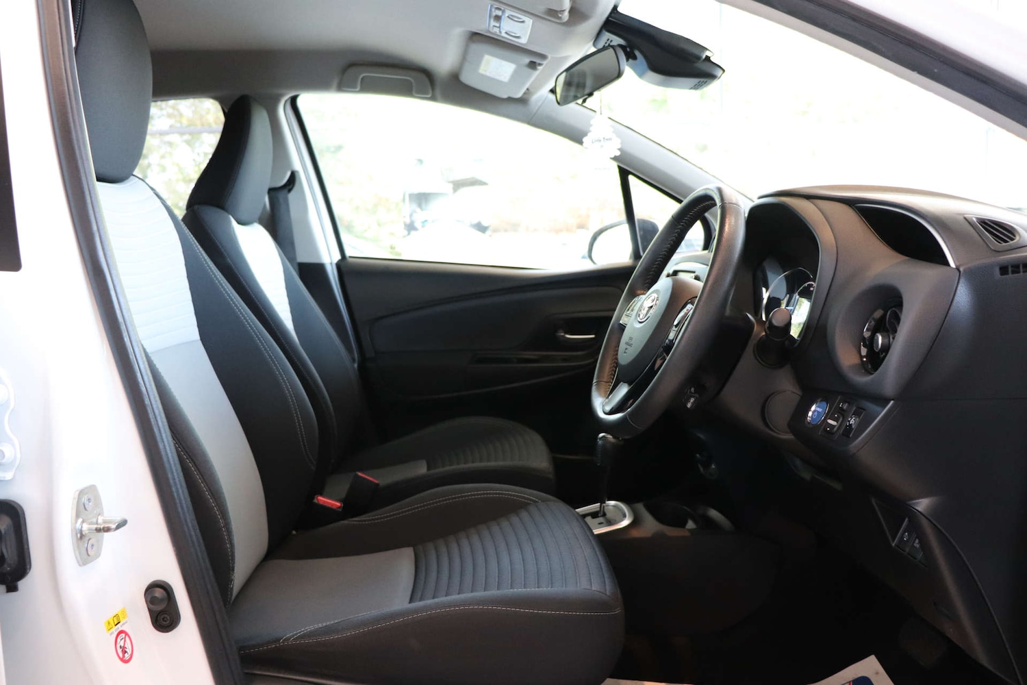 Used Toyota Yaris 2018 for sale - 76089431: Photo 19