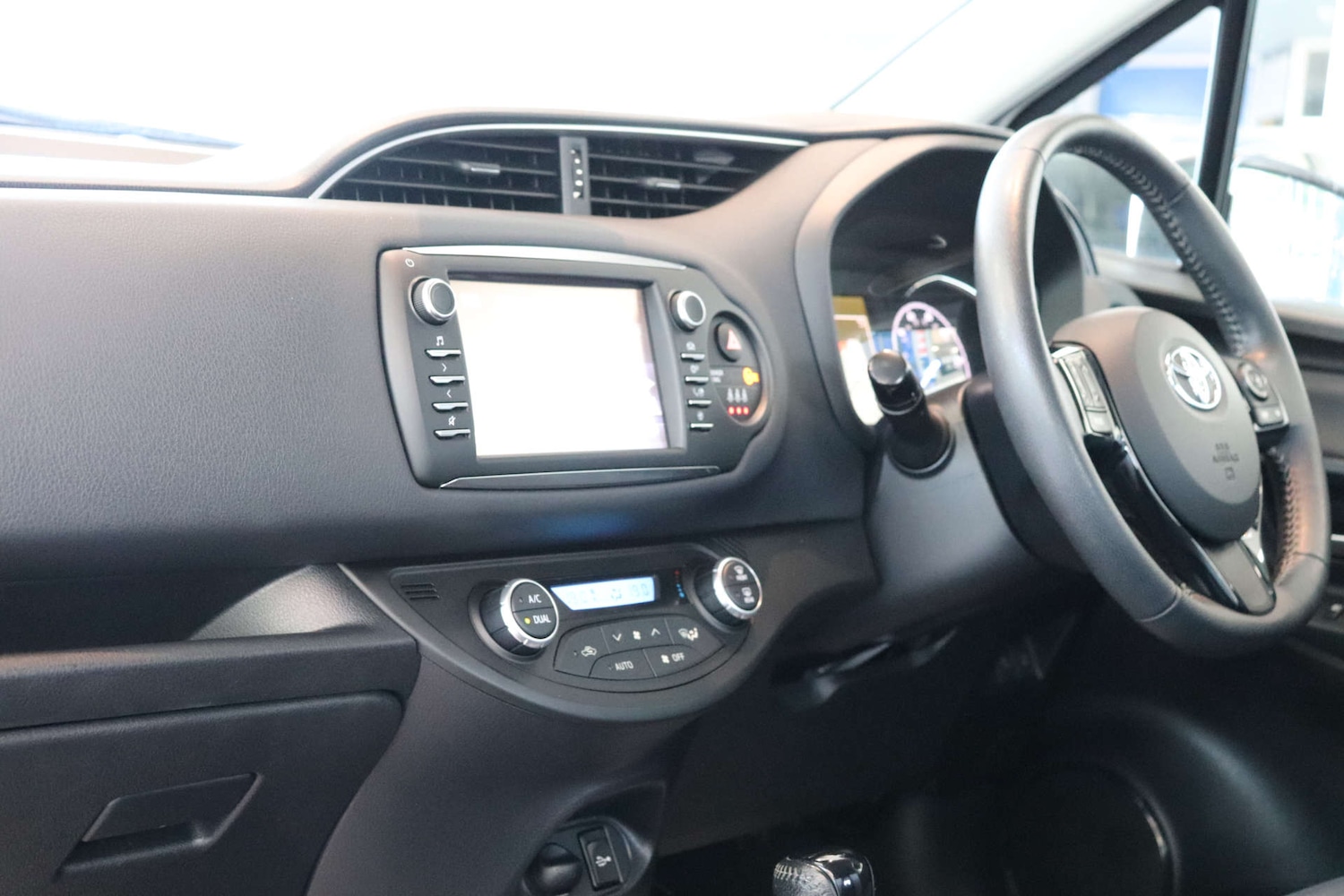 Used Toyota Yaris 2018 for sale - 76089431: Photo 37