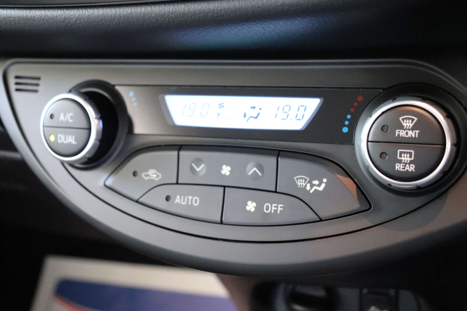 Used Toyota Yaris 2018 for sale - 76089431: Photo 44