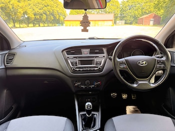 Used Hyundai i20 2017 for sale - 79314080: Photo