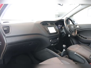 Used Hyundai i20 2017 for sale - 75996560: Photo 4