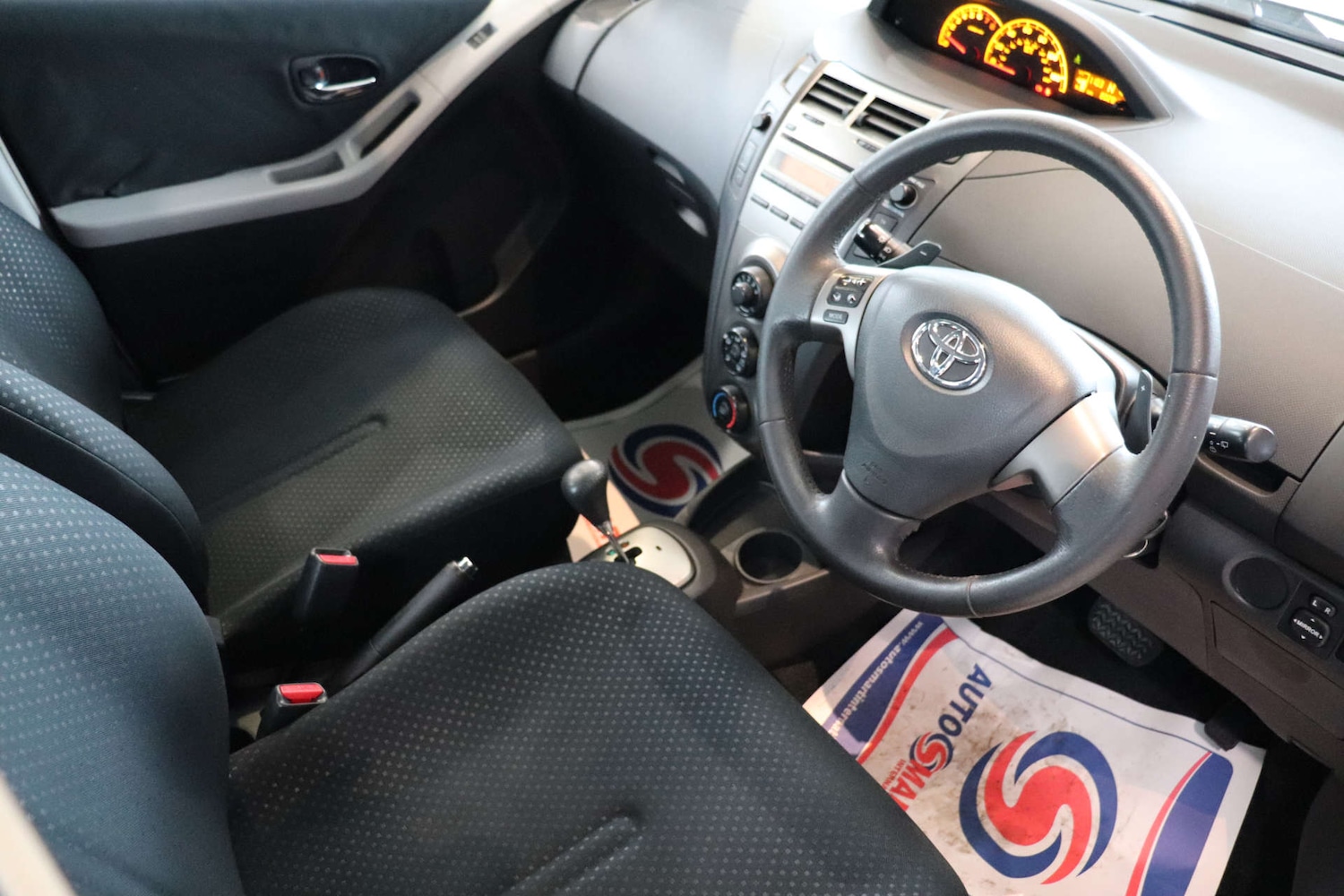 Used Toyota Yaris 2010 for sale - 77483011: Photo 15
