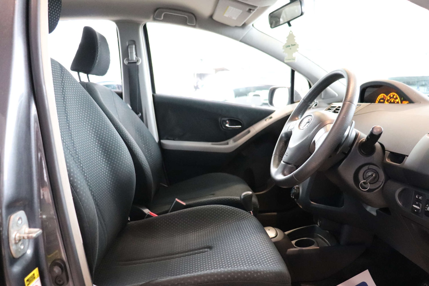 Used Toyota Yaris 2010 for sale - 77483011: Photo 17