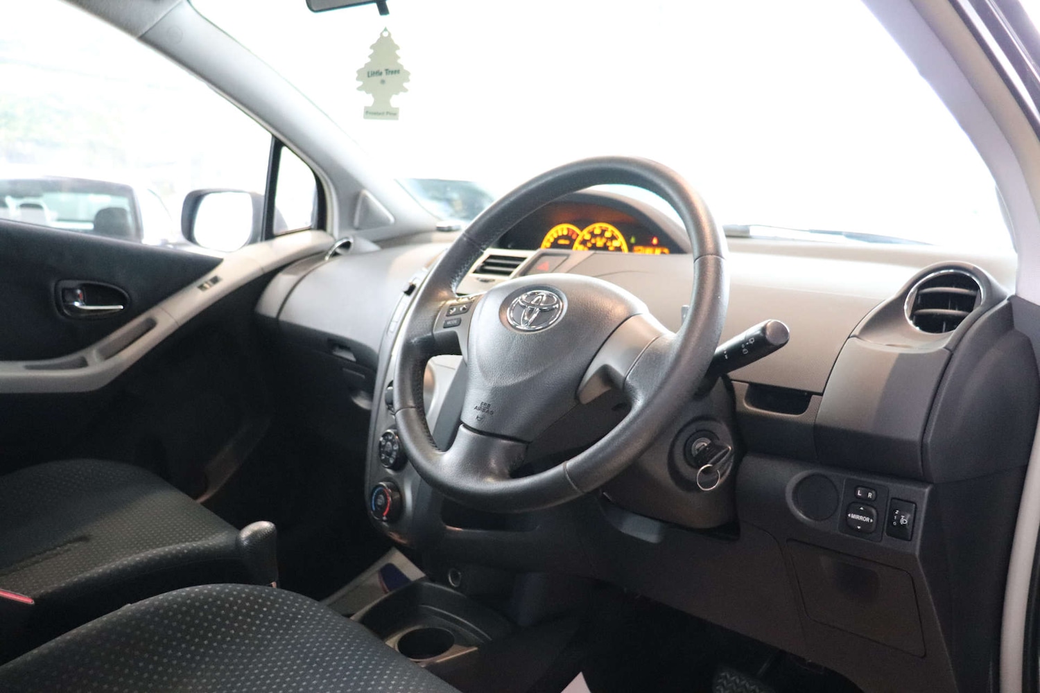 Used Toyota Yaris 2010 for sale - 77483011: Photo 18