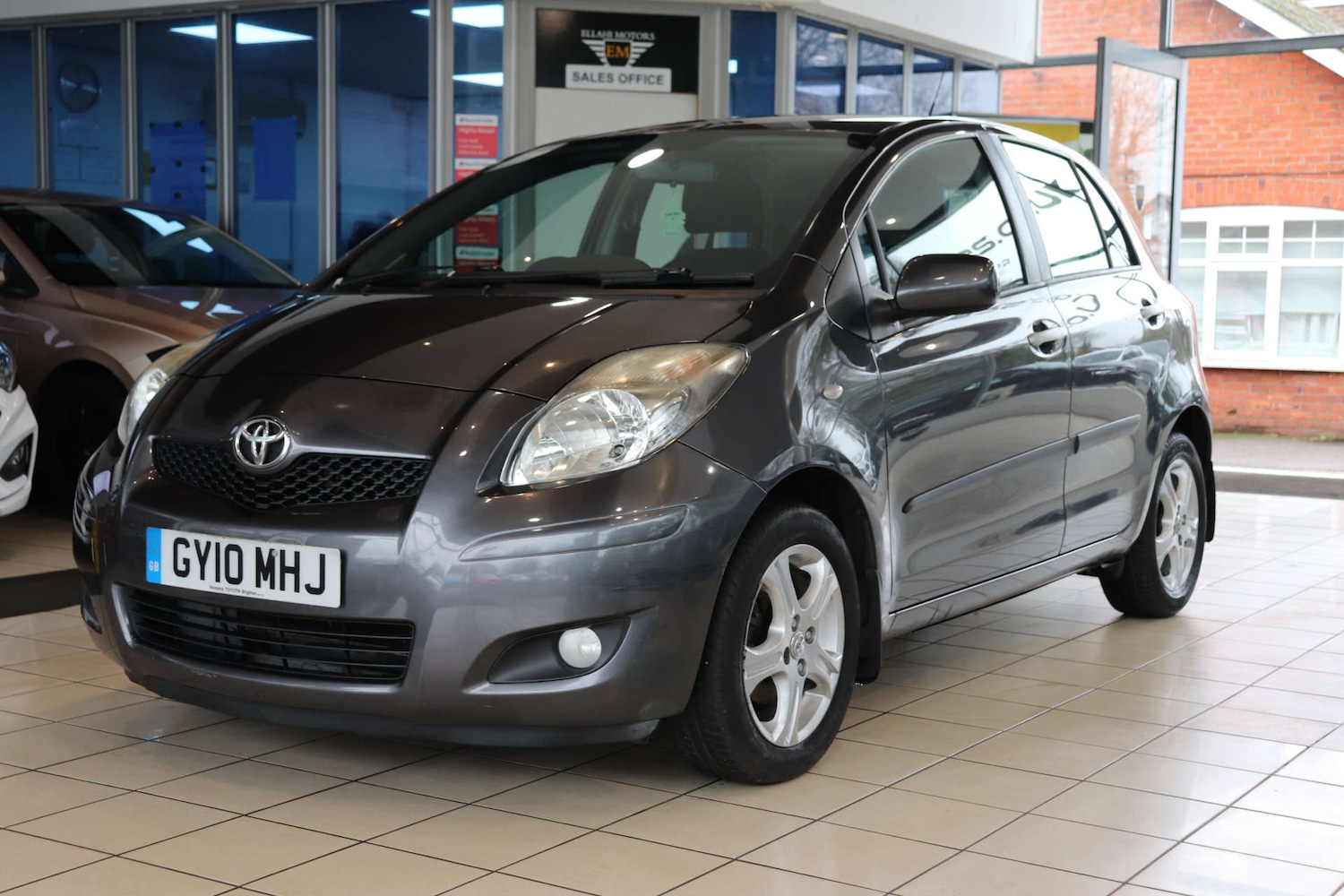 Used Toyota Yaris 2010 for sale - 77483011: Photo 2