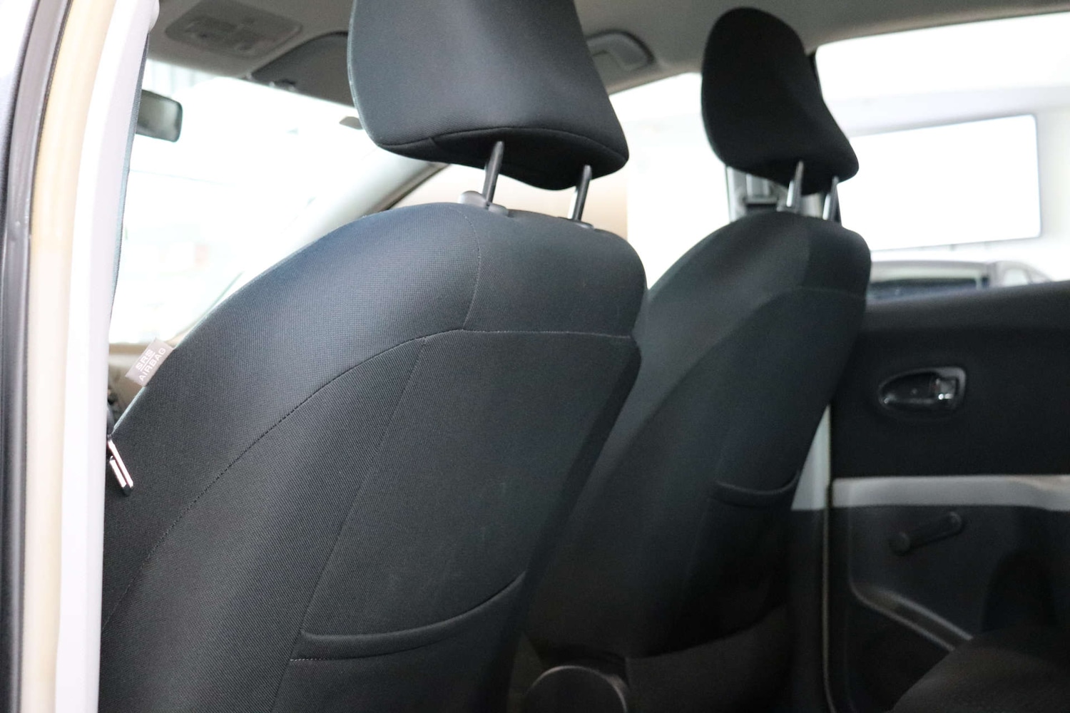 Used Toyota Yaris 2010 for sale - 77483011: Photo 28