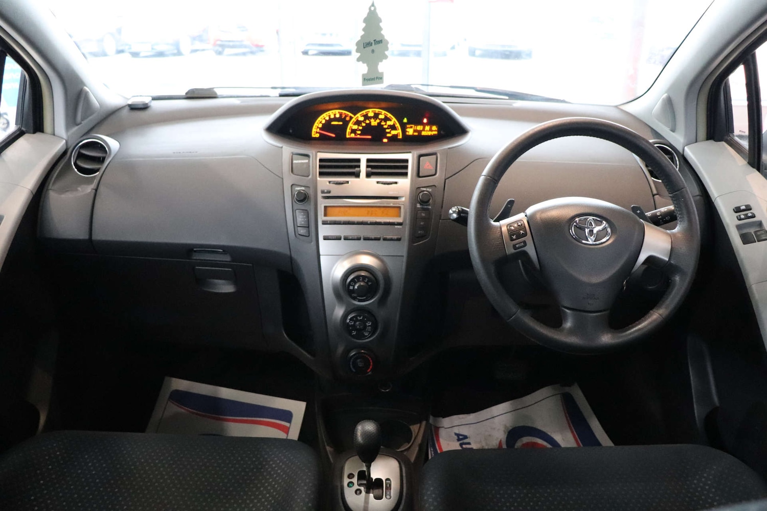 Used Toyota Yaris 2010 for sale - 77483011: Photo 3