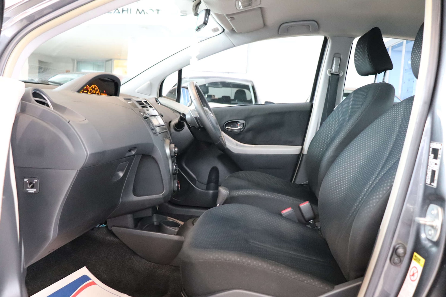 Used Toyota Yaris 2010 for sale - 77483011: Photo 31