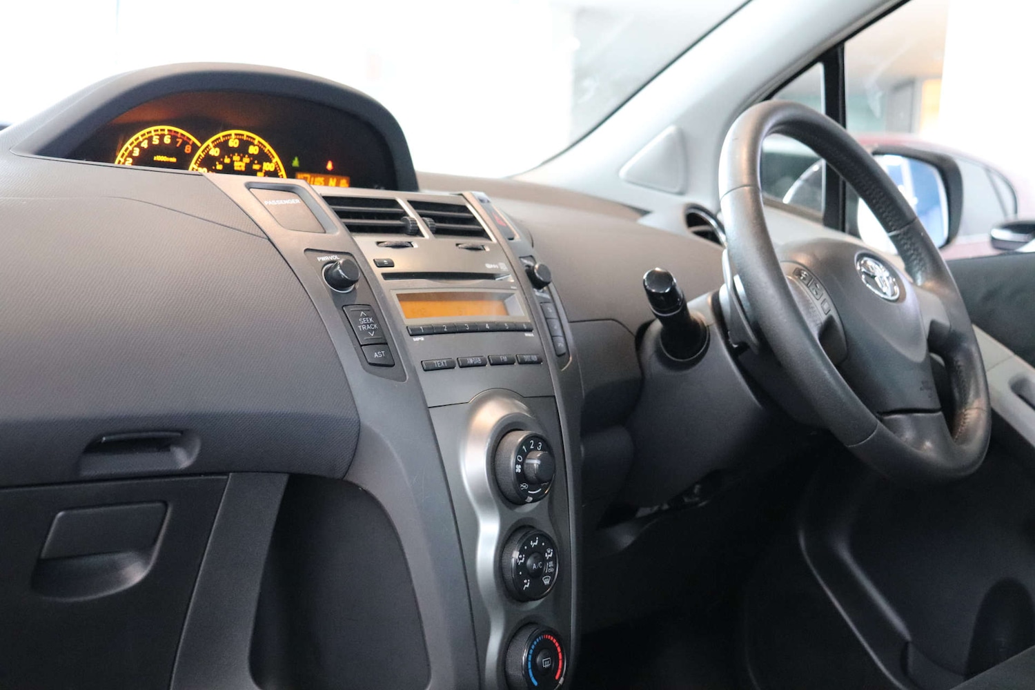 Used Toyota Yaris 2010 for sale - 77483011: Photo 33