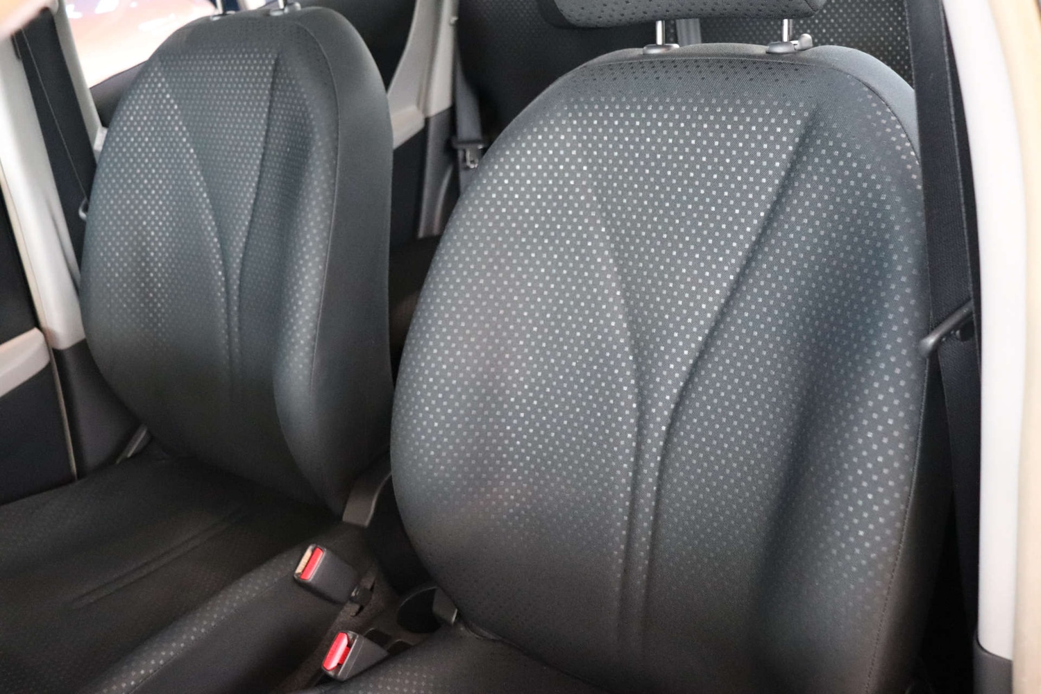 Used Toyota Yaris 2010 for sale - 77483011: Photo 35