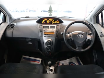 Used Toyota Yaris 2010 for sale - 77483011: Photo