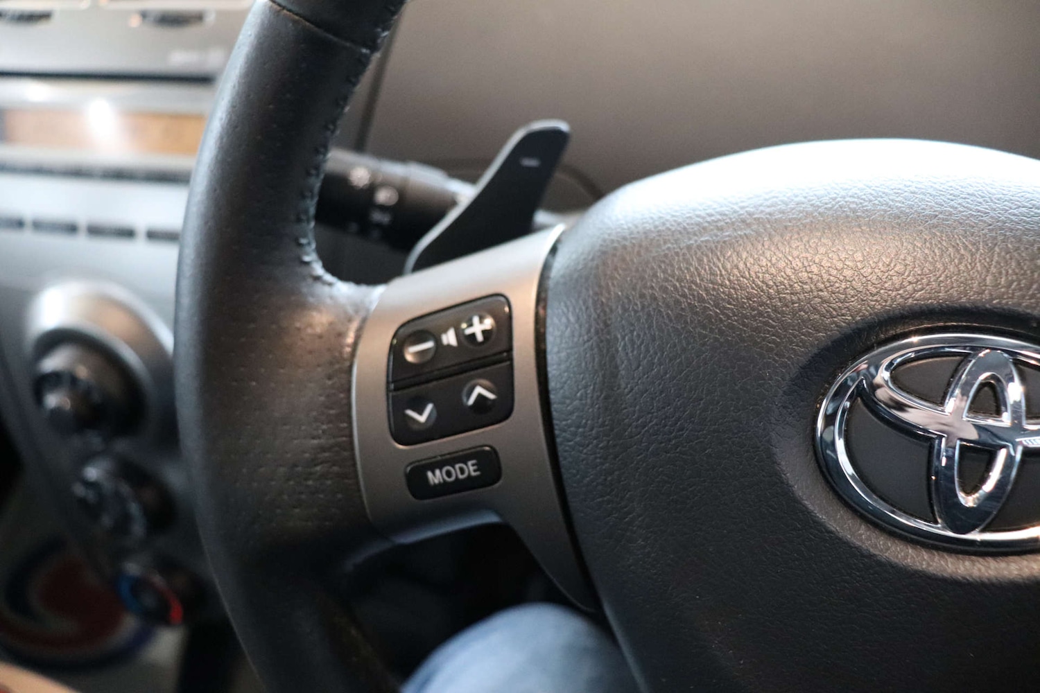 Used Toyota Yaris 2010 for sale - 77483011: Photo 41