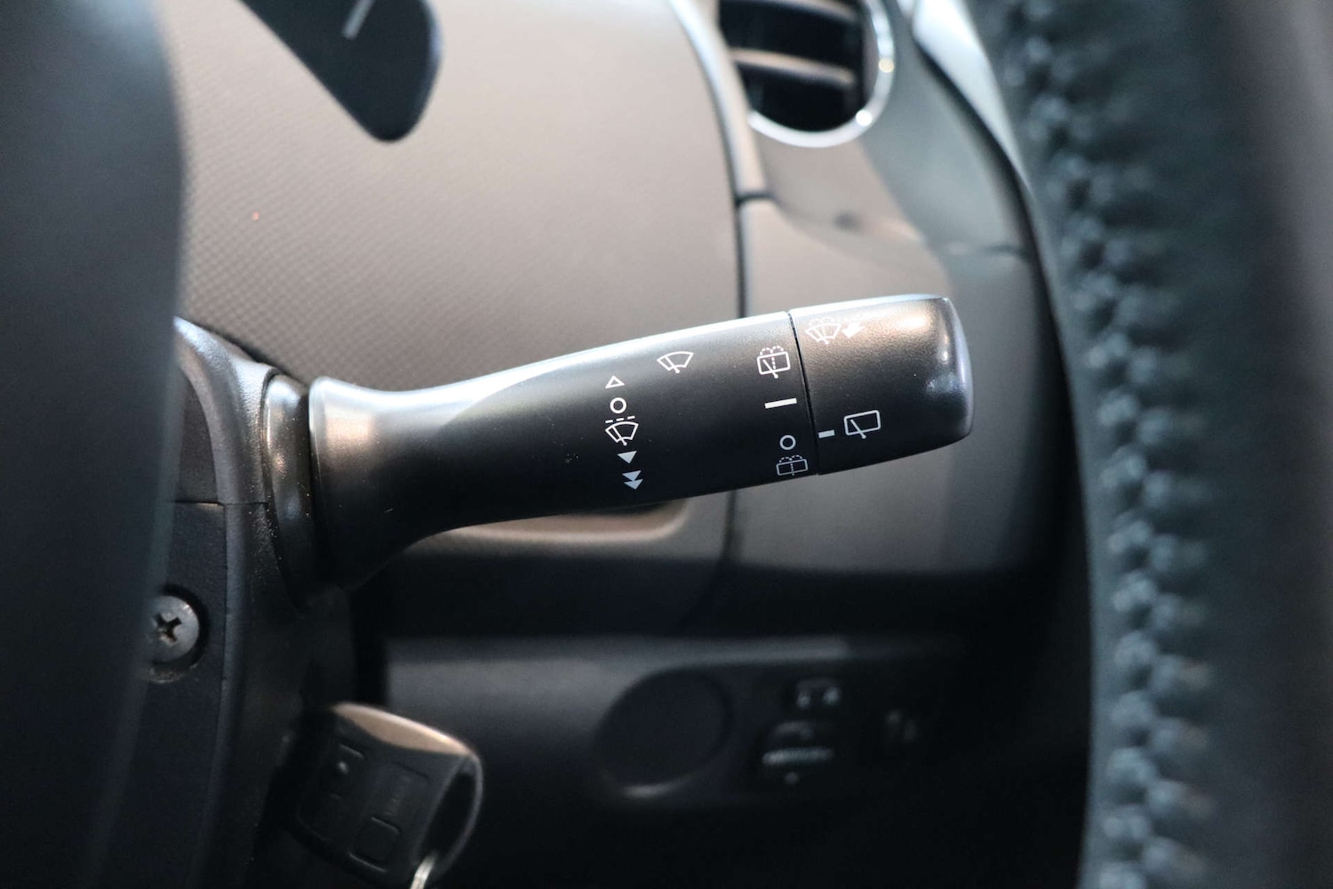 Used Toyota Yaris 2010 for sale - 77483011: Photo 43