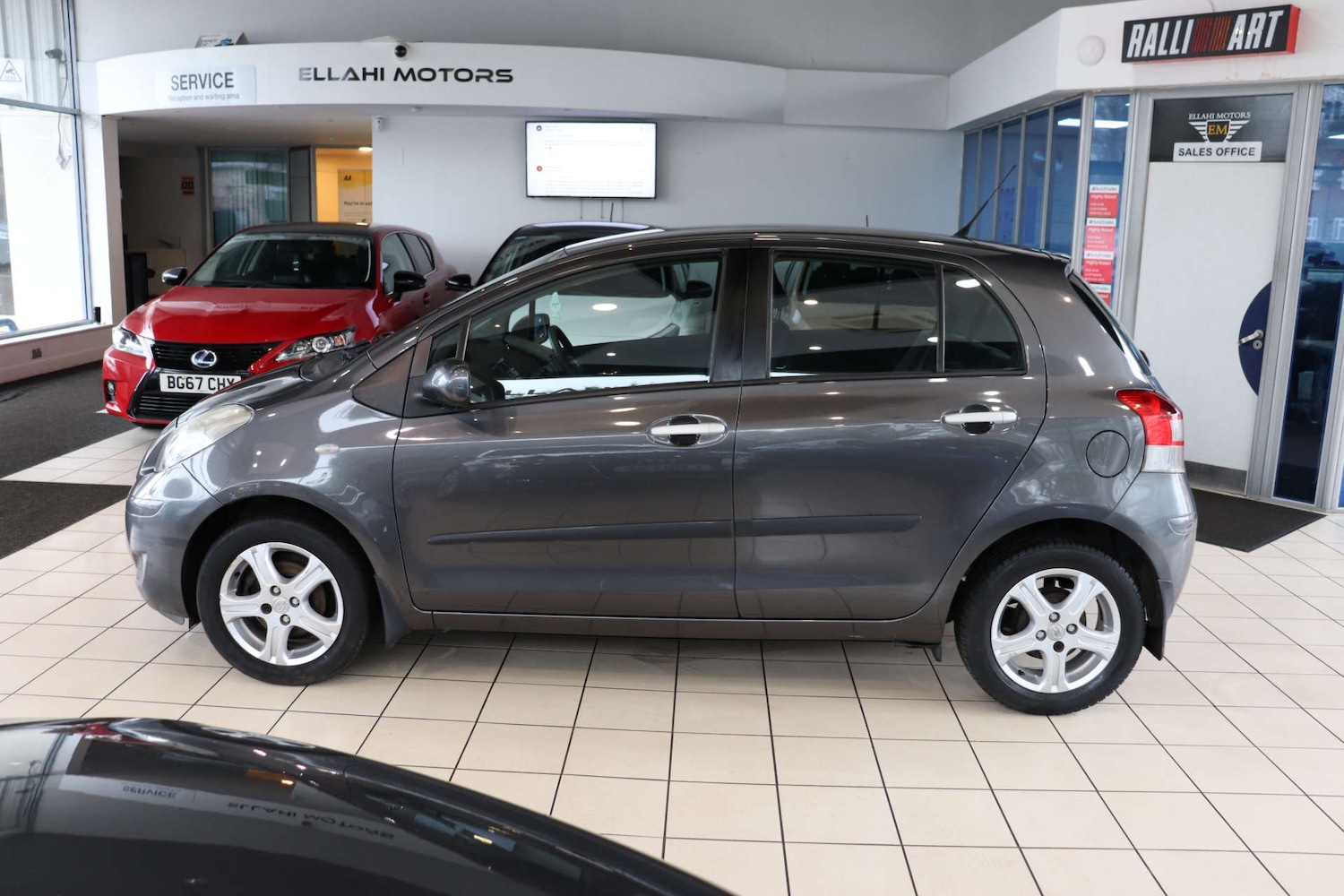 Used Toyota Yaris 2010 for sale - 77483011: Photo 5