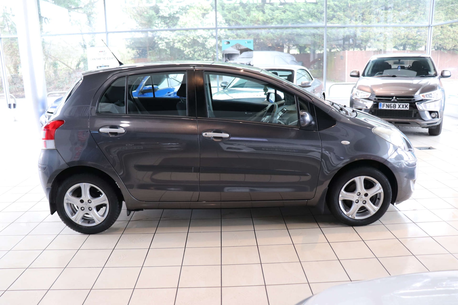 Used Toyota Yaris 2010 for sale - 77483011: Photo 9