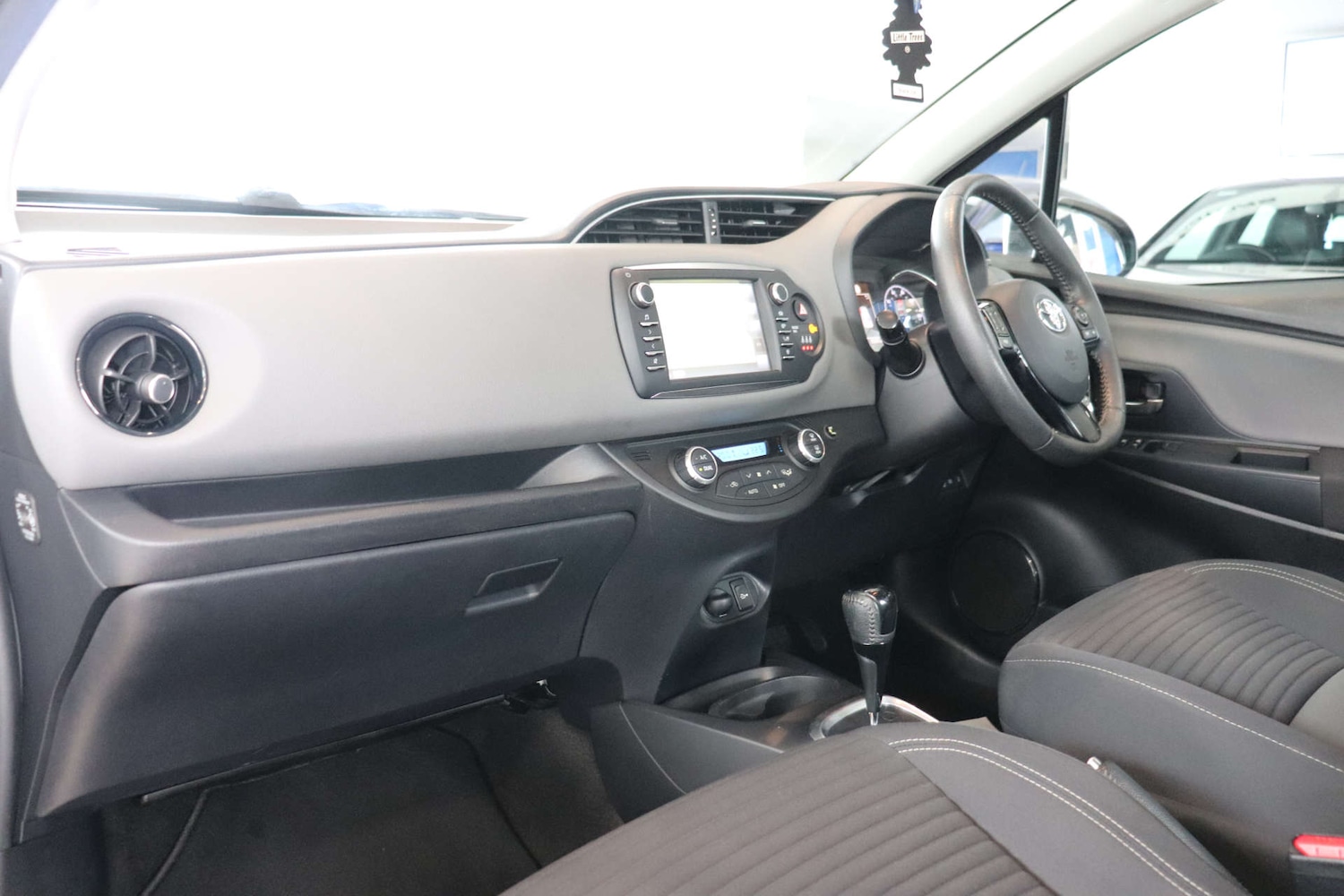 Used Toyota Yaris 2018 for sale - 76354269: Photo 4