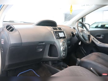 Used Toyota Yaris 2011 for sale - 77096073: Photo