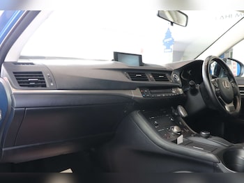 Used Lexus CT 2017 for sale - 75357022: Photo